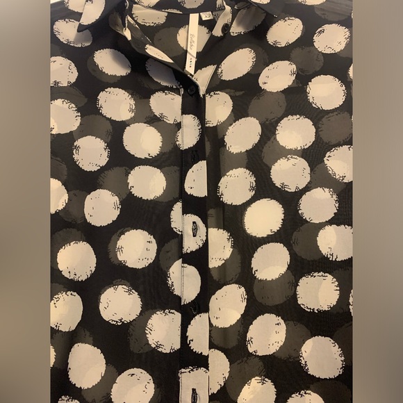 Bellatrix Black & White Polka Dot High-Low Button-Up Blouse - XS - Picture 2 of 8